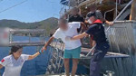 Gezi teknesinde yaralanan yolcuya sahil güvenlik müdahalesi