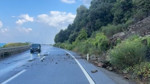 Zonguldak’ta heyelan: Toprak ve kaya parçaları yolu kapattı