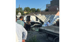 Arnavutköy'de kontrolden çıkan otomobil gecekonduya daldı: 5 yaralı