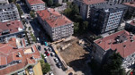 Bahçelievler’de 5 katlı binanın istinat duvarı yıkıldı