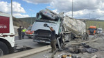 Kocaeli'de çimento yüklü silobas devrildi: Trafik aksadı