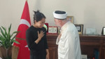 Mardin'e geldi, Müslüman oldu