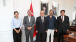 Özbekistanlı tur operatörleri Vali Erol’u ziyaret etti