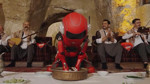 İnsansı robot sıra gecesinde çiğköfte yoğurdu