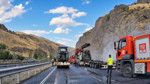 Hayvan yemi yüklü TIR alevlere teslim oldu