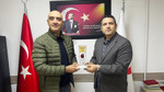 Bilecik’te 45 kez kan bağışlayan Ahmet Lütfi Özlük’e Kızılay’dan teşekkür plaketi