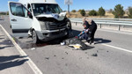 Ters yönde emniyet şeridinden ilerliyordu: Minibüsle kafa kafaya çarpıştı