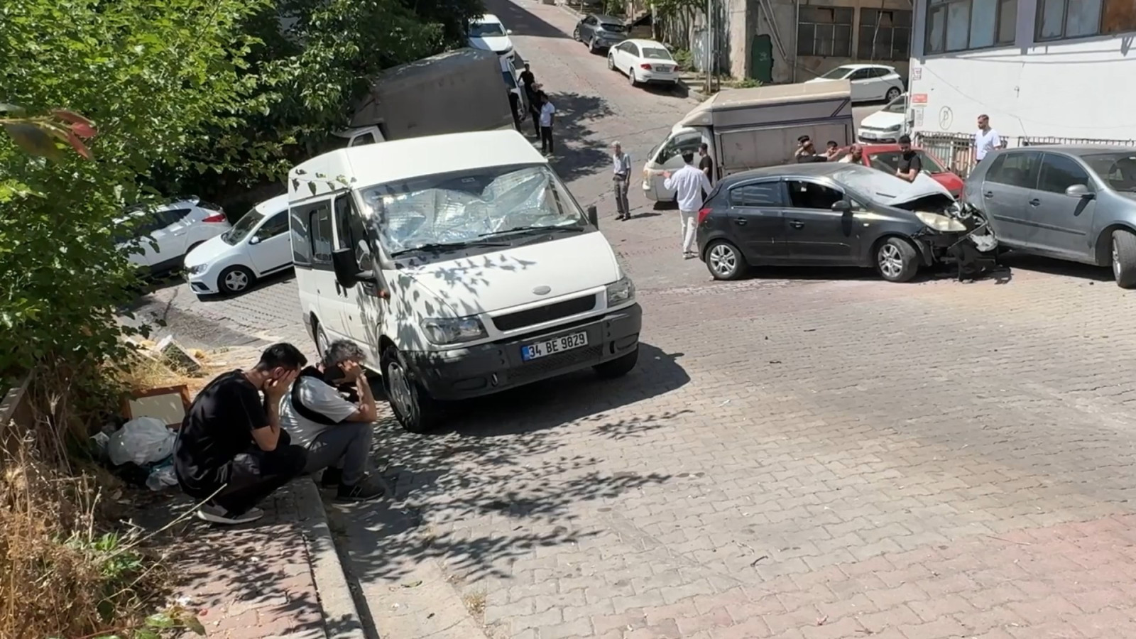 Kağıthane'de sürücüsüz dehşet: Kendi kazasına seyirci kaldı - Resim : 1