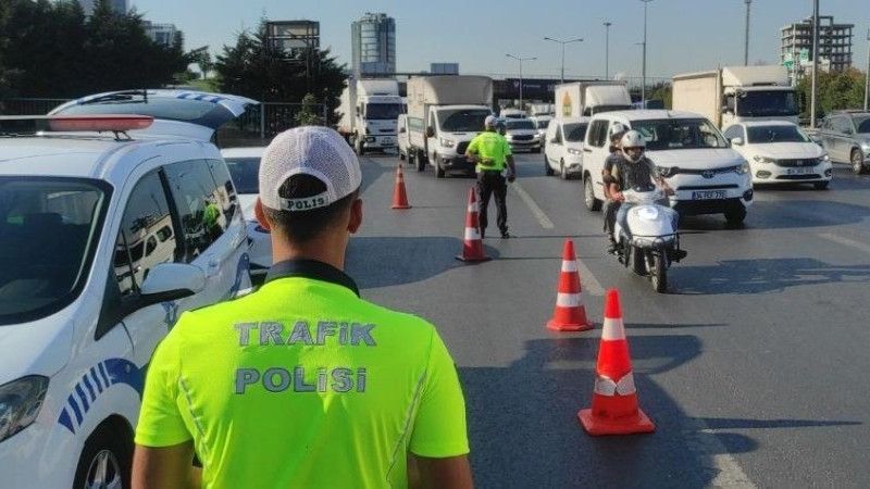 194 araç trafikten men edildi: Kural tanımayan sürücülere ceza yağdı - Resim : 2