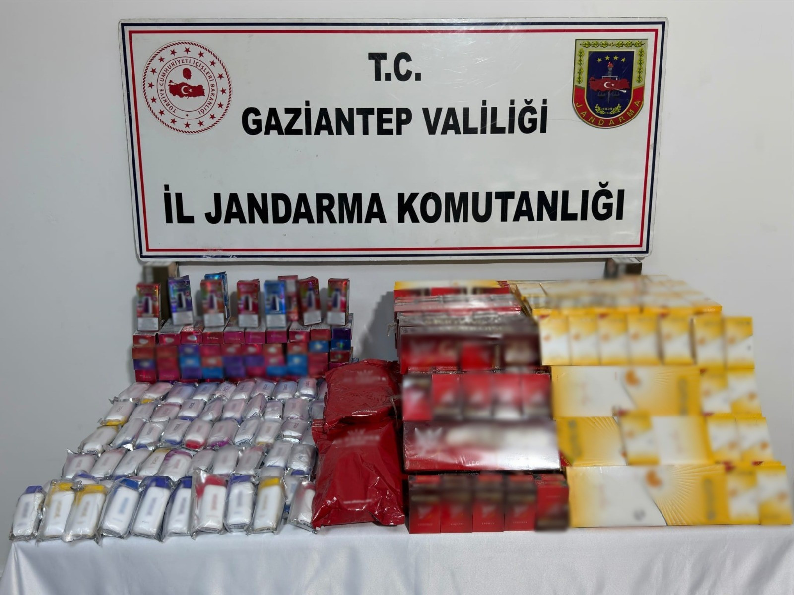 Gaziantep'te milyonluk kaçak ürün ele geçirildi - Resim : 1
