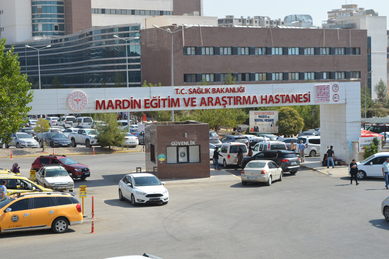 Mardin’de dehşet anları: Maganda kurşunuyla ağır yaralanan çocuk yaşam savaşı veriyor - Resim : 1