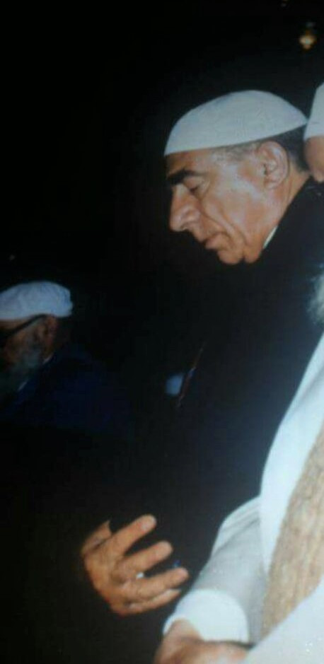 Ülkücülerin efsane Başbuğ'u Alparslan Türkeş'in camide namaz kılarken tek fotoğrafı. Usta gazeteci Emin Demirel çekmişti. İlk kez yayınlıyoruz - Resim : 1