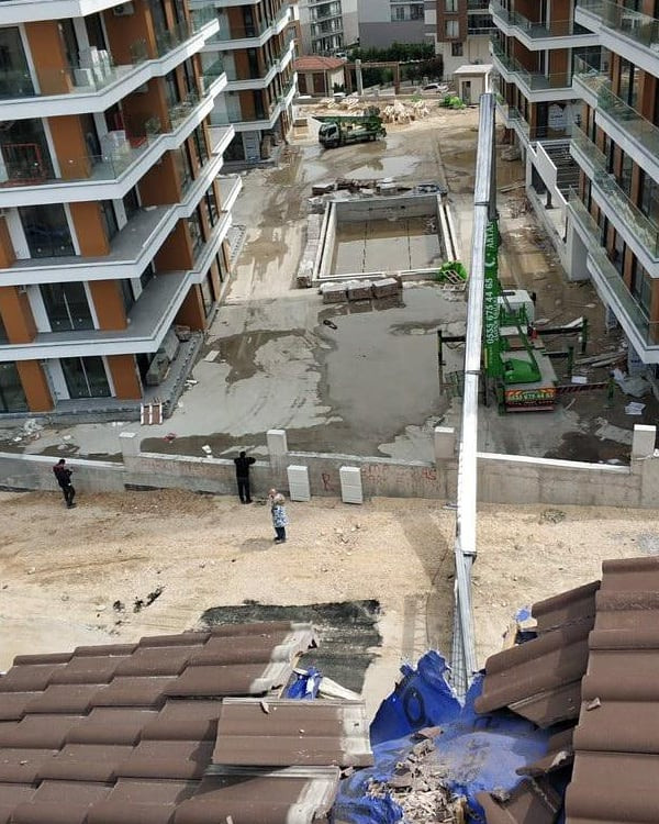 Şiddetli rüzgar vinç devirdi - Resim : 7