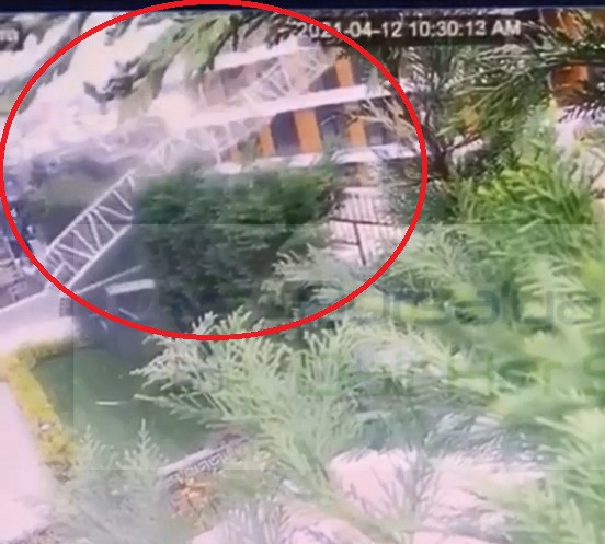 Şiddetli rüzgar vinç devirdi - Resim : 4