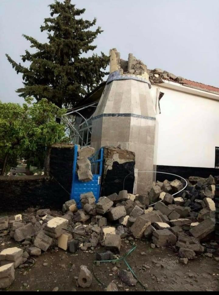 Kabus gecesi. Çatılar uçtu duraklar devrildi araçlar zarar gördü - Resim : 12