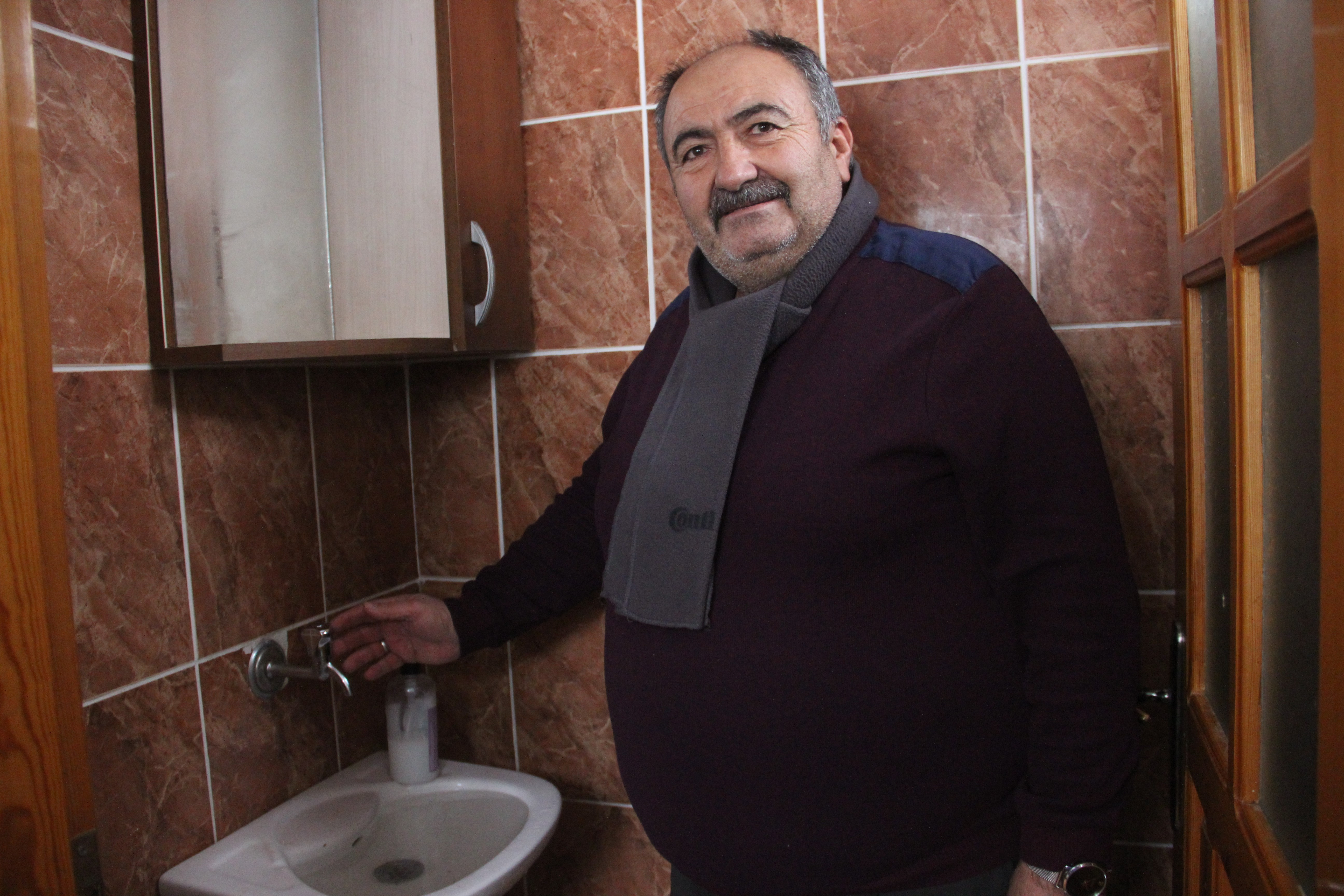 Muhtar musluğu açık bırakıp eve gitti sabah bu manzarayla karşılaştı - Resim : 1