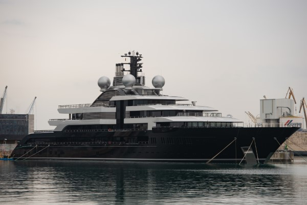 İspanya, Rus oligarka ait dünyanın en pahalı yatlarından biri olan Crescent’te el koydu - Resim : 1