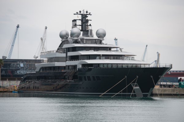 İspanya, Rus oligarka ait dünyanın en pahalı yatlarından biri olan Crescent’te el koydu - Resim : 4