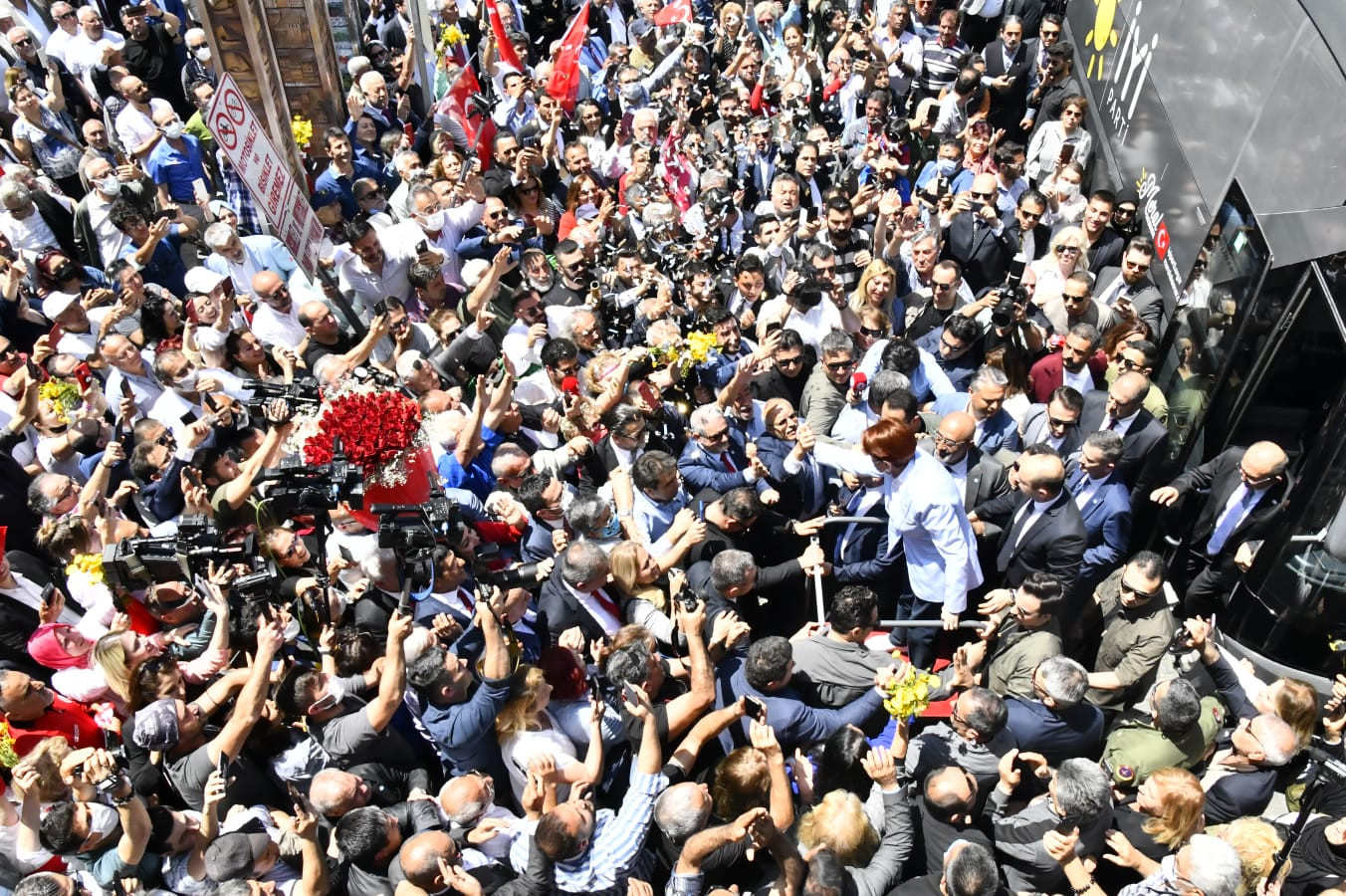 Meral Akşener Antalya'da konuştu: Yüzüğün yanında gemicikleri, 5'li çeteler oluştu - Resim : 4