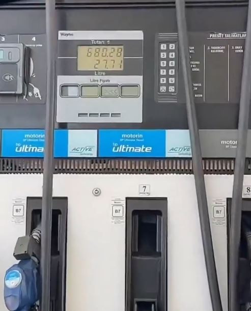 Oğluyla gezmeye &ccedil;ıkan teyze akaryakıt fiyatını g&ouml;r&uuml;nce neye uğradığını şaşırdı - Resim : 2