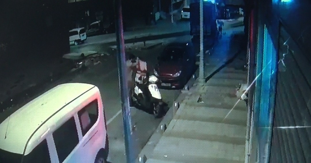 Motosikletteki ikinci siparişi çaldılar - Resim : 1