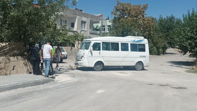 Otomobille yolcu minib&uuml;s&uuml; &ccedil;arpıştı: 4 yaralı - Resim : 3