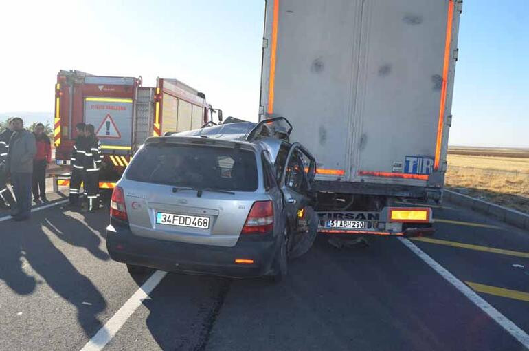 Aksaray&rsquo;da feci kaza! TIR&rsquo;ın altına girdi - Resim : 1