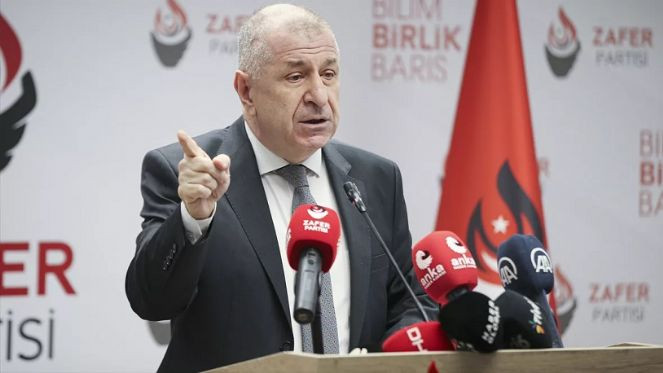 &Uuml;mit &Ouml;zdağ AKP'ye katılan Mehmet Ali &Ccedil;elebi'nin kendisine Zafer Partisi'ne geleceğini s&ouml;ylediğini iddia etti - Resim : 1