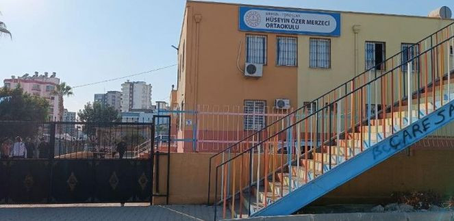 12 yaşındaki kız sınıf arkadaşını okul tuvaletinde bıçaklayarak öldürdü - Resim : 2