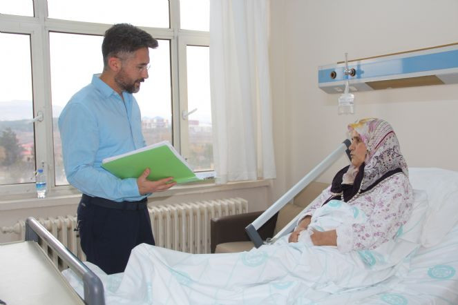 Yüz binde bir görülüyor. 20 yıl sağlıklı şekilde yiyip içemedi - Resim : 2