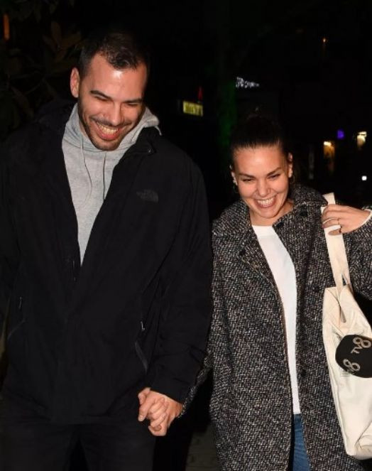 Evlendikten sonra ilk kez el ele görüntülendiler - Resim : 2