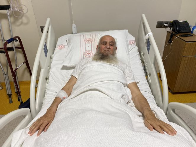 'Ameliyat ol' diyen doktorları dinlemedi. Kalça protezi karnından çıktı - Resim : 5