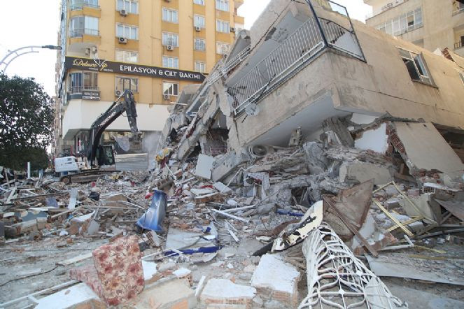 Şanlıurfa'da depremde yıkılan boş binaların enkazı kaldırılıyor - Resim : 9