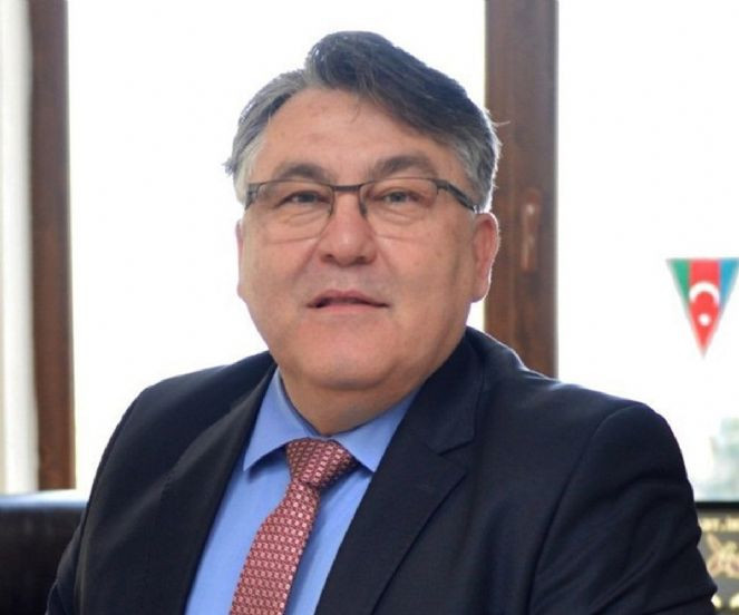 Depremzedeler yerde protokol masada. Adı: Depremzedelere moral kahvaltısı - Resim : 4