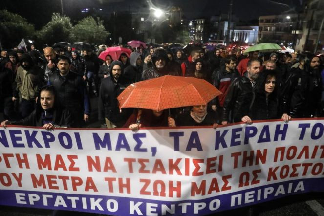 Atina’da tren kazası protestosu - Resim : 1