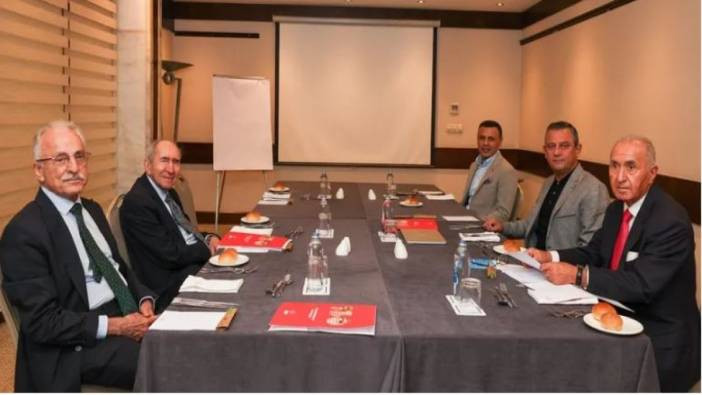 &Ouml;zg&uuml;r &Ouml;zel eski genel başkanlarla g&ouml;r&uuml;şt&uuml;. CHP&rsquo;de kurultay i&ccedil;in hazırlıklar s&uuml;r&uuml;yor