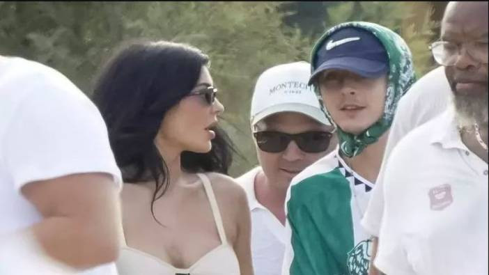 Kylie Jenner ve Timothee Chalamet Saint-Tropez’de paparazzilere yakalandı! Bandana ve şapka kombini olay yarattı