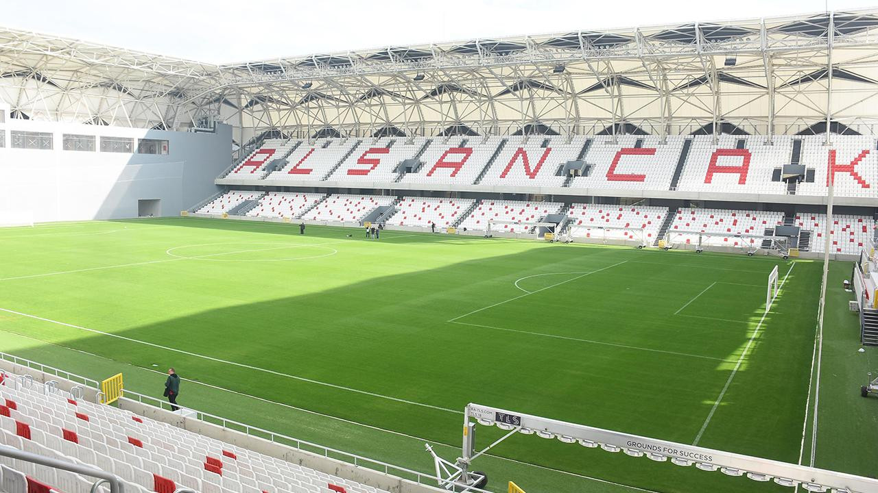 altay-alsancak-stadi-dha-2163628.jpg