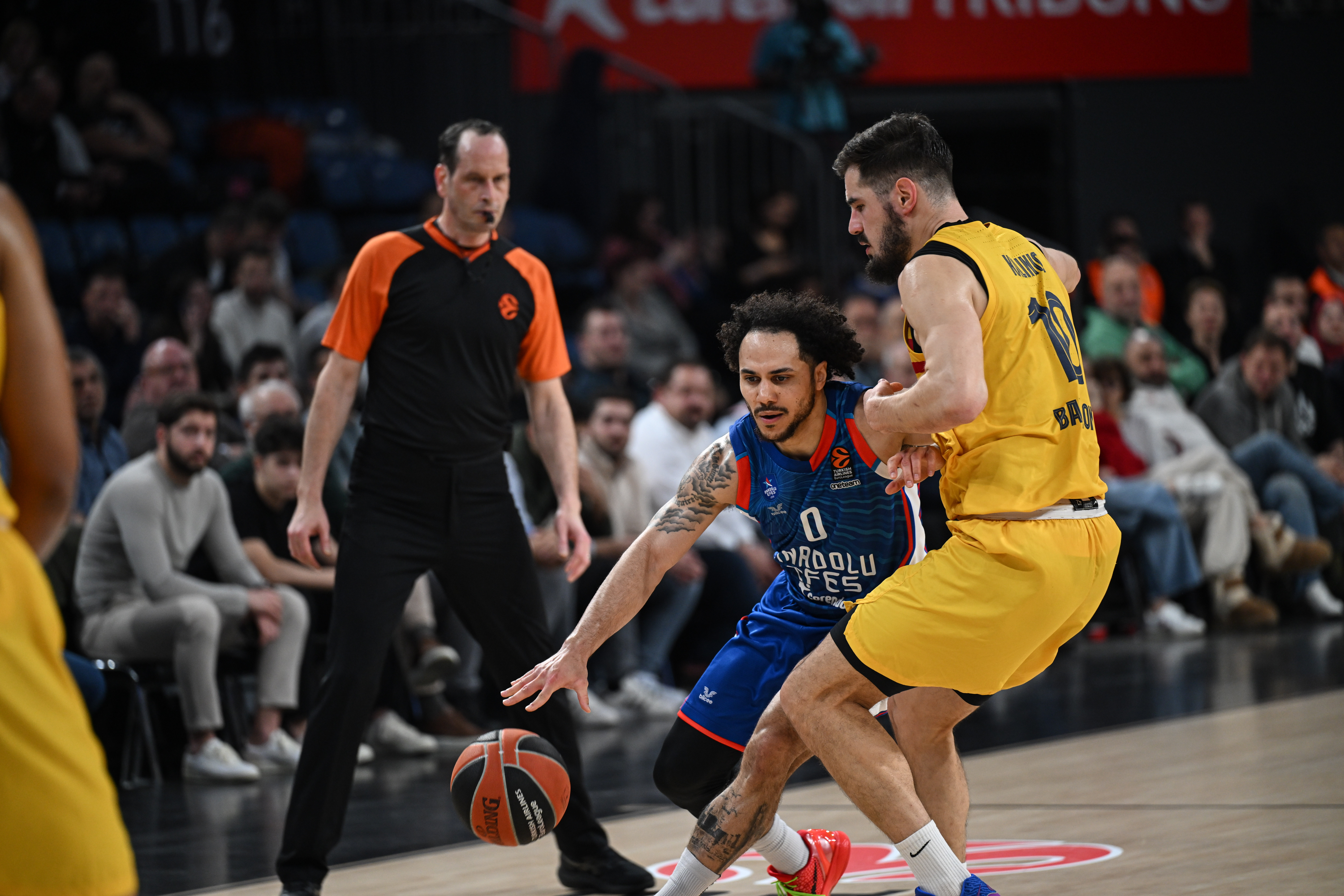 aa-20240118-33472960-33472954-anadolu-efes-v-barcelona-turkish-airlines-euroleague.jpg