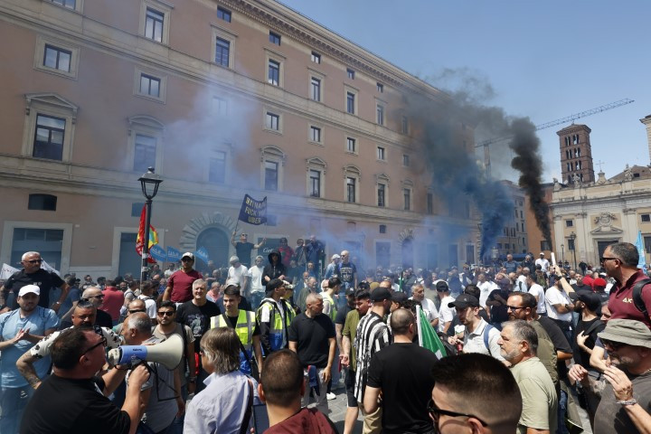 talyada-taksiciler-greve-gitti-5.jpg