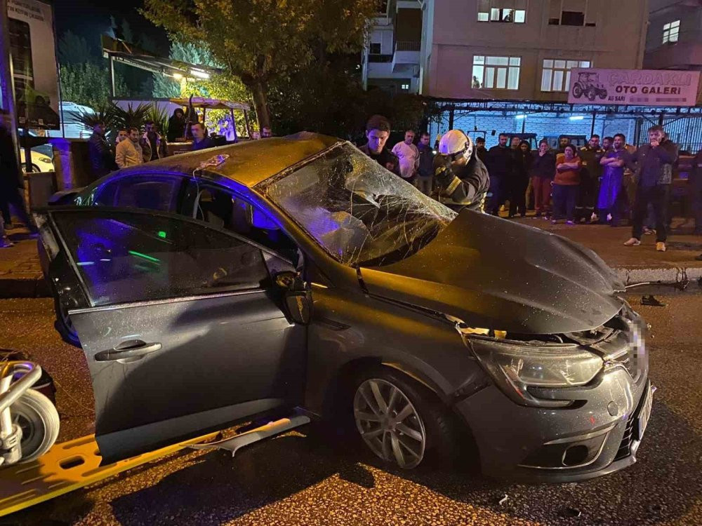 Antalya&rsquo;da feci kaza: Tur otob&uuml;s&uuml; ile otomobil &ccedil;arpıştı: 1 &ouml;l&uuml;
