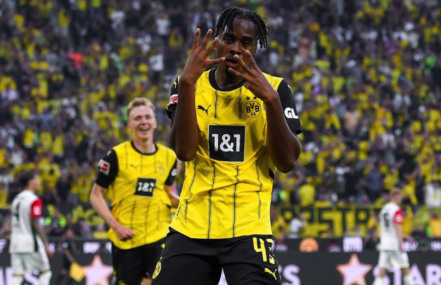 Jamie Gittens futbol dünyasını büyülüyor