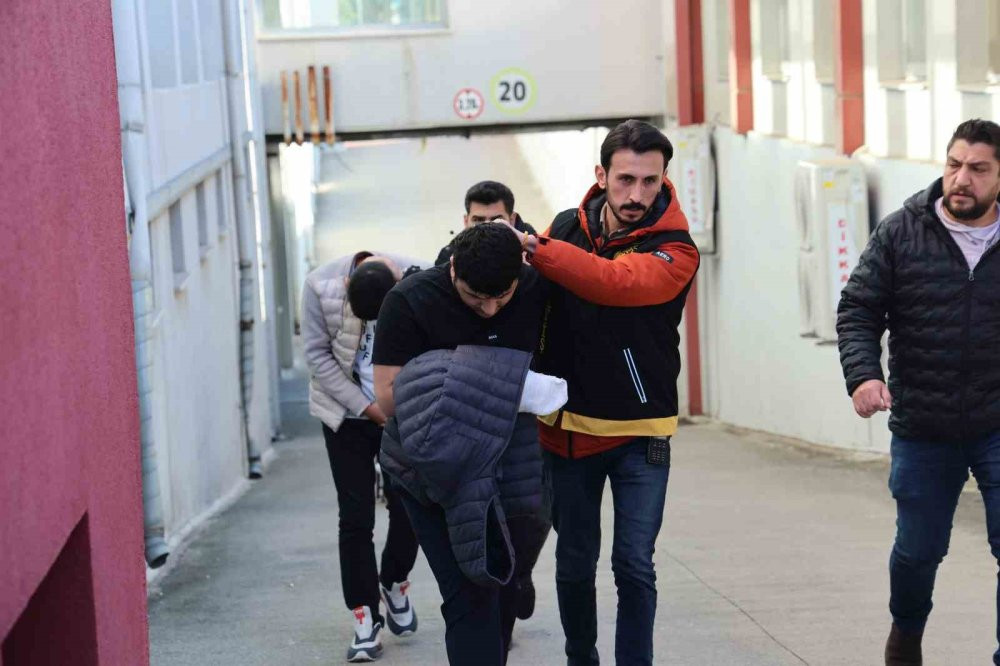 'Bira şişesi' kavgasında kan aktı! 1 &ouml;l&uuml;, 1 yaralı