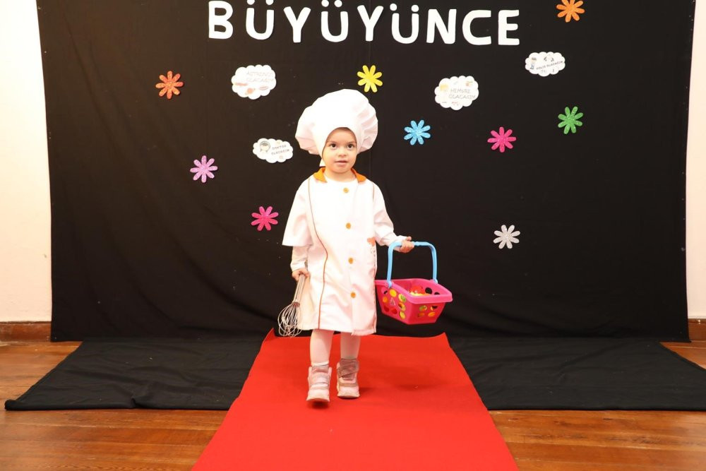 Minikler hayallerindeki mesleklerin kıyafetlerini giydi