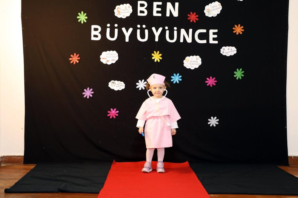 Minikler hayallerindeki mesleklerin kıyafetlerini giydi