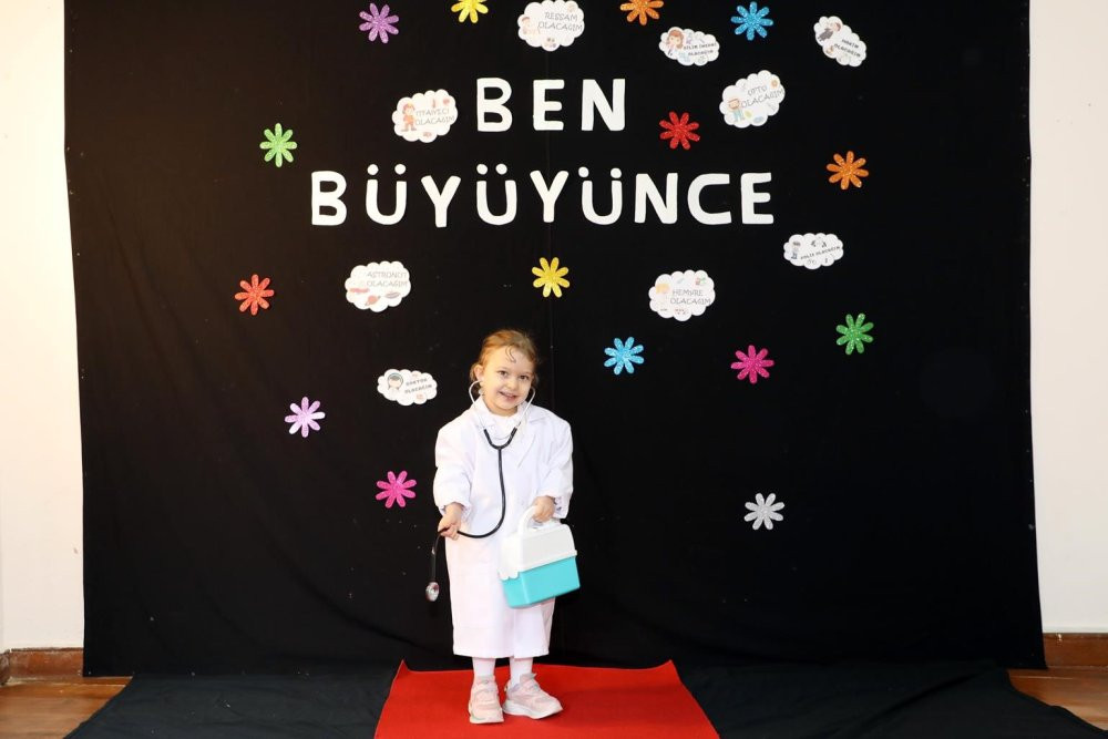 Minikler hayallerindeki mesleklerin kıyafetlerini giydi