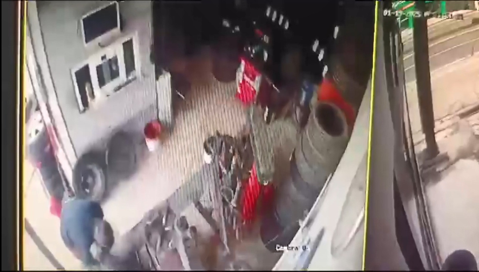 lastik-bomba-gibi-patladi-tamirci-kabusu-yasadi-iste-o-anlar-yenicag-5.jpg