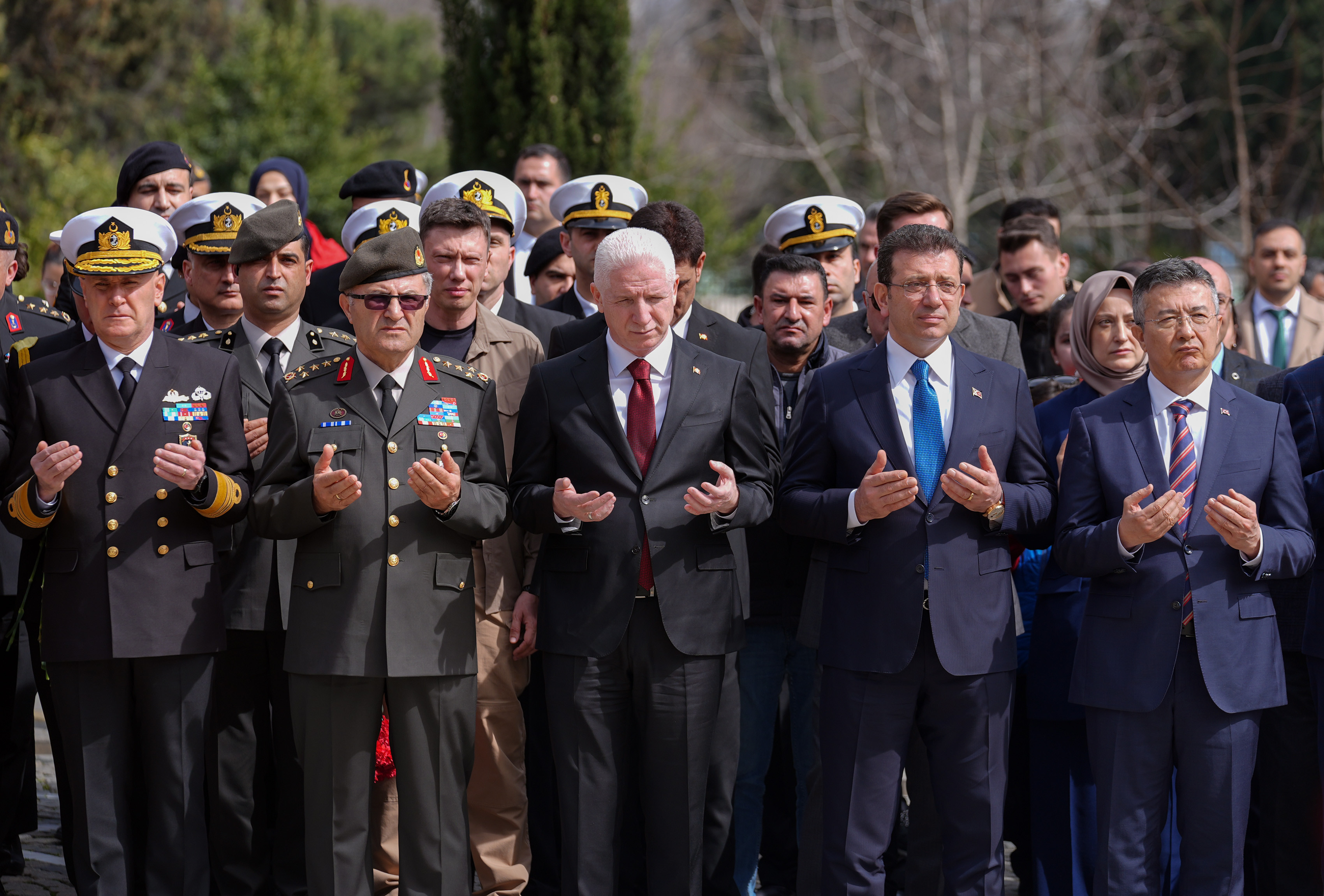 mehmet-akif-ersoy-kabri-basinda-anildi-yenicag-3.jpg