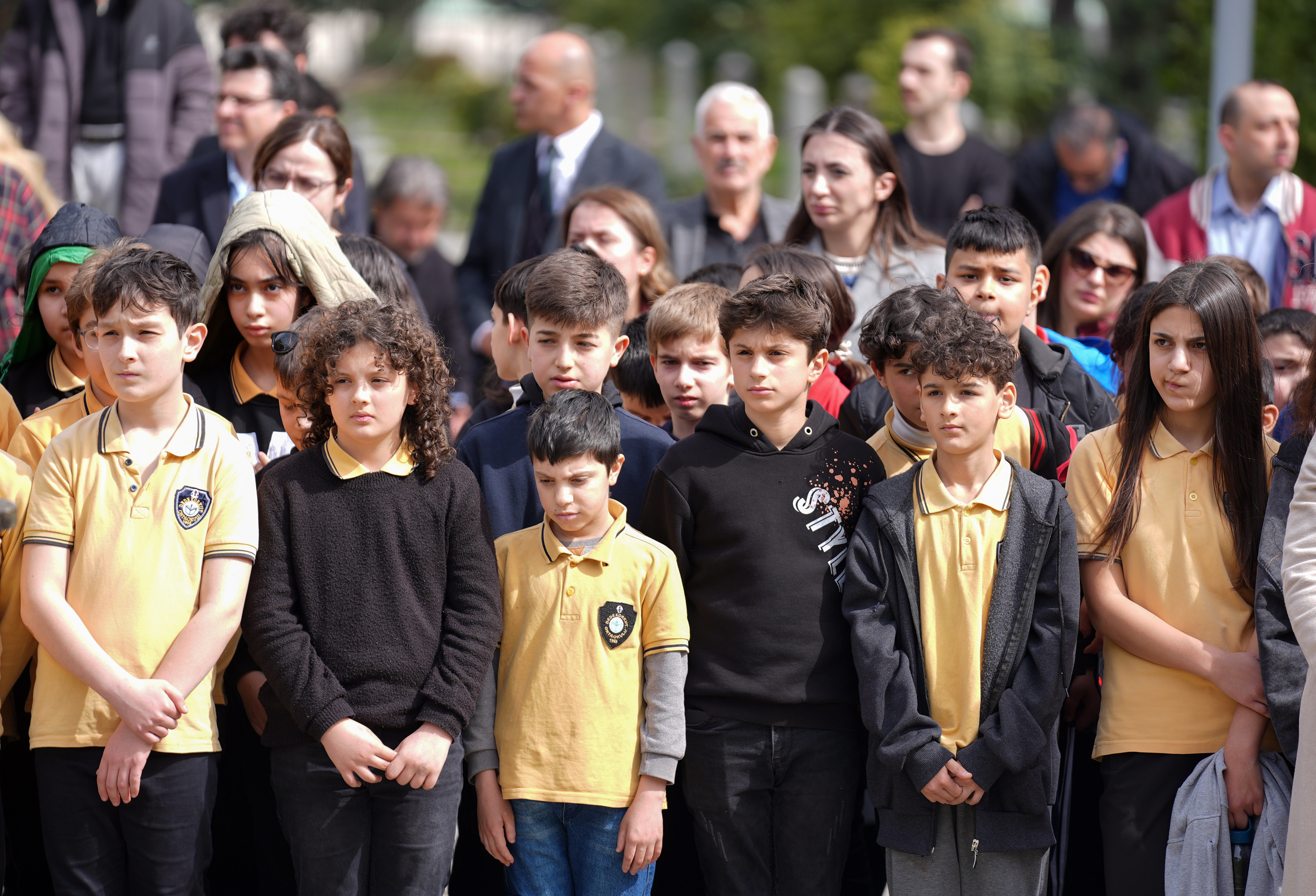mehmet-akif-ersoy-kabri-basinda-anildi-yenicag-7.jpg