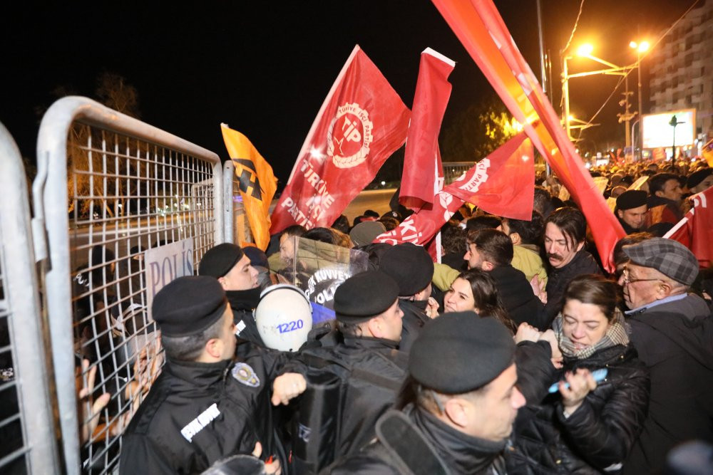 Antalya'da 'İmamoğlu' arbedesi!